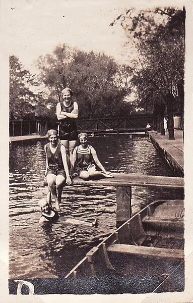 Commercial Road Swimming Baths, Bedford - Bathers
