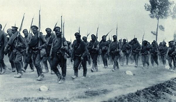 WW1 - Russian Infantry on the march in Poland, 1915