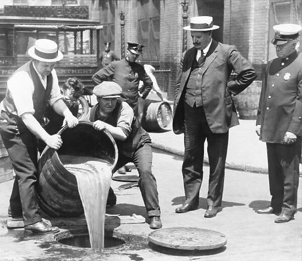 Prohibition raid, 1920s New York