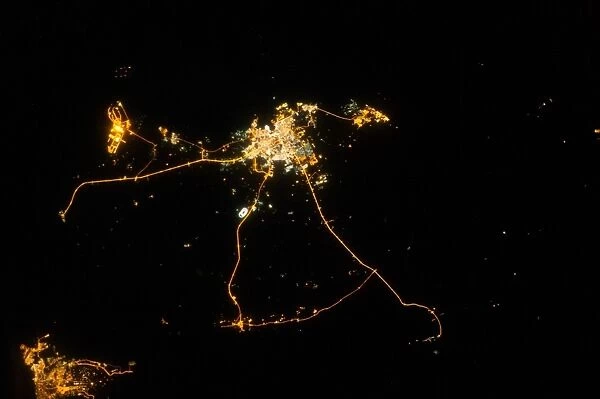 Qatar at night, ISS image C018  /  9225