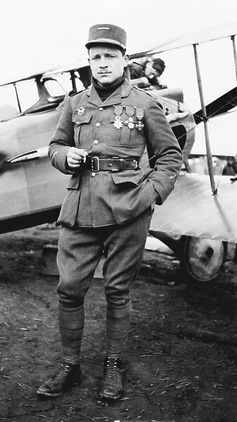 Raoul Lufbery, French World War I pilot C016  /  4323