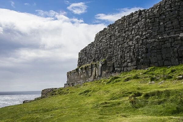 Dun Duchathairin, large stone fort on Inishmore Arainn, Aaran Islands, Republic of Ireland