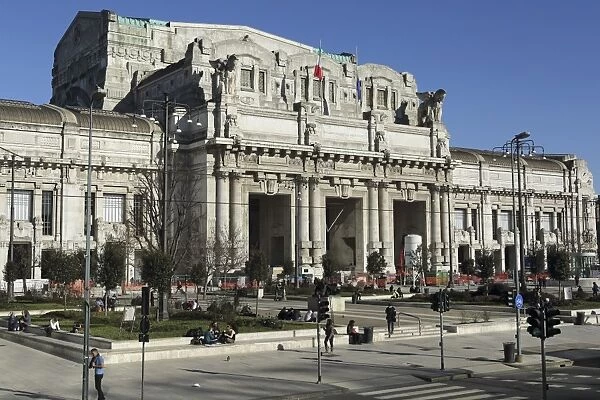 The facade of Milan central railway station (Milano Centrale), designed by Ulisse Stacchini and opened in 1931, Milan, Lombardy, Italy, Europe