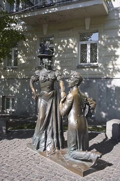 Pronya Prokopovna and Svirid Golohvastov statue depicting