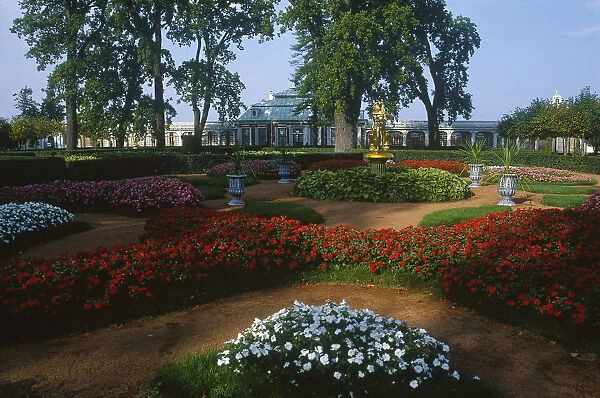 20017480. RUSSIA St. Petersburg Peterhof Palace grounds