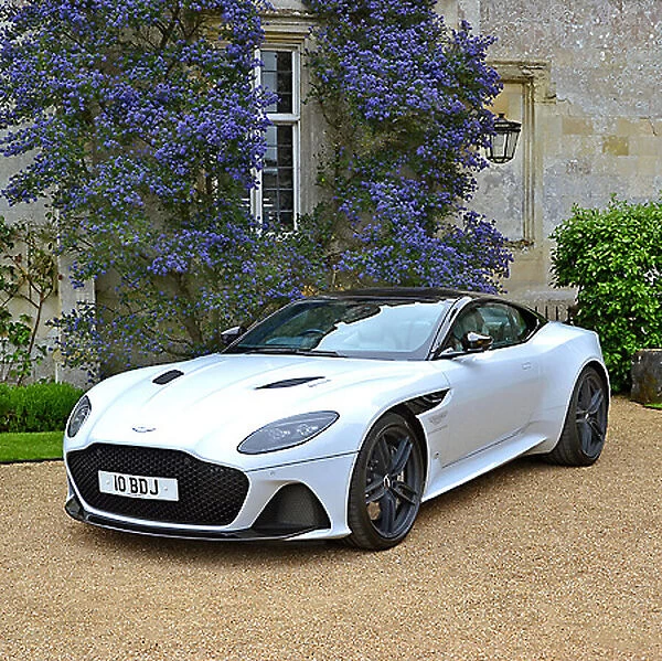 Aston Martin DB11 Coupe 2018 White & black