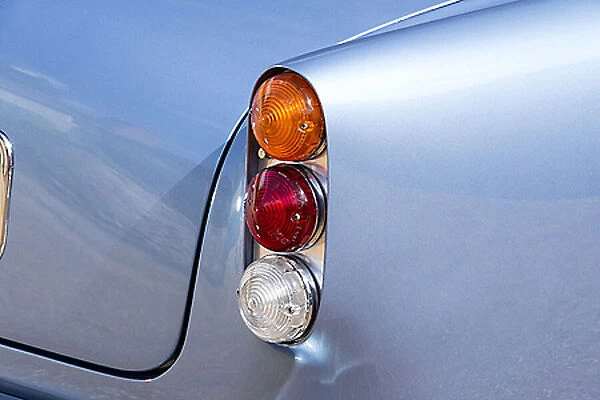 Aston Martin DB4 Convertible 1963 Blue light