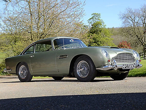 Aston Martin DB5, 1965, Green, light