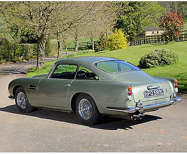 Aston Martin DB5, 1965, Green, light
