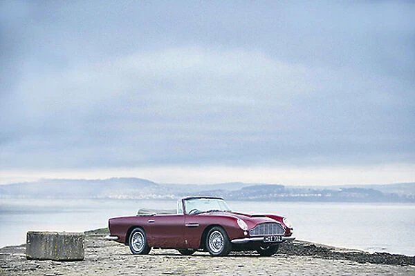 Aston Martin DB5 Convertible 1964 Red metallic