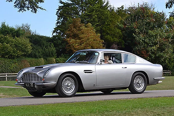 Aston Martin DB6 1967 Silver