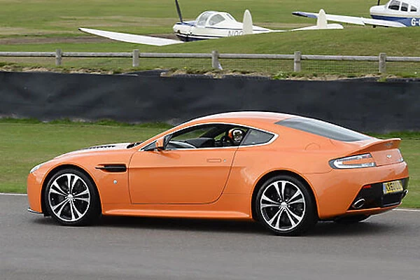 Aston Martin V12 Vantage 2011 orange