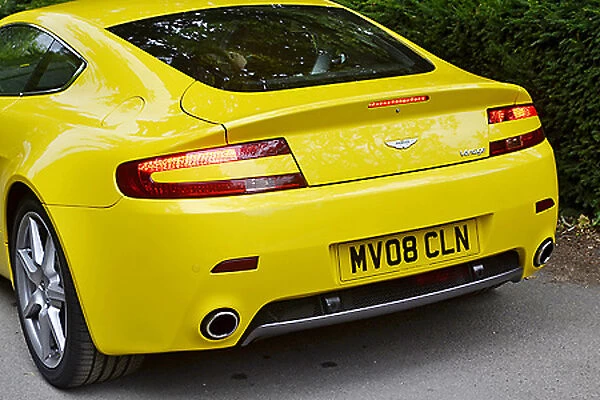Aston Martin V8 Vantage, 2008, Yellow