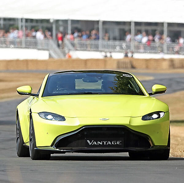 Aston Martin V8 Vantage (new model 2018) 2018 Yellow