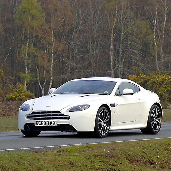 Aston Martin V8 Vantages 2013 White