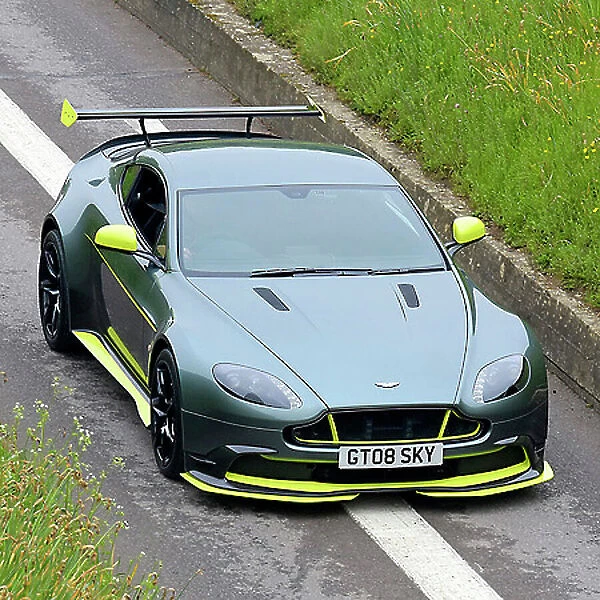 Aston Martin Vantage GT8 2017 Green light green details