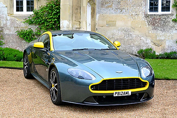 Aston Martin Vantage N430 2015 Green & yellow