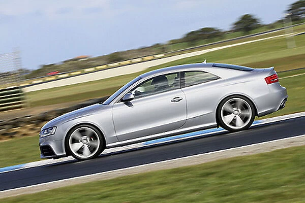 Audi RS5 silver 2010