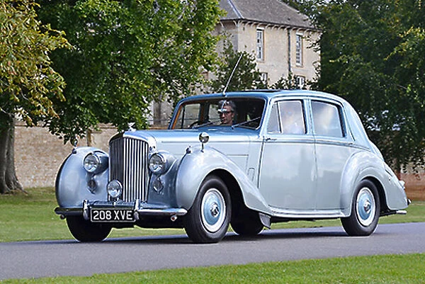 Bentley R-Type 4. 4-litre Saloon 1953 Grey & blue
