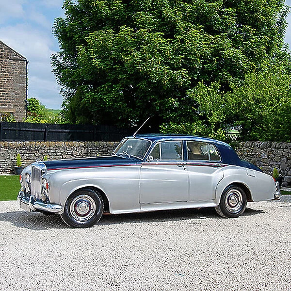 Bentley S3 Saloon 1965 Silver and blue, red details