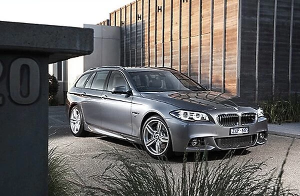 BMW 535i Estate, 2013, Grey, metallic