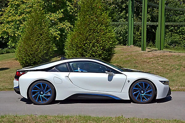 BMW i8 Coupe 2015 White & blue & blue