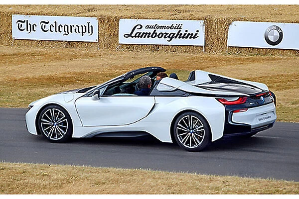 BMW i8 Roadster (at Goodwood FOS 2018) 2018 White & black