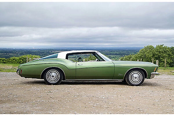 Buick Riviera 1972 Green metallic, white roof
