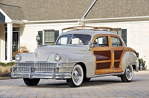 Chrysler Town & Country Sedan (Woodie), 1948, Grey