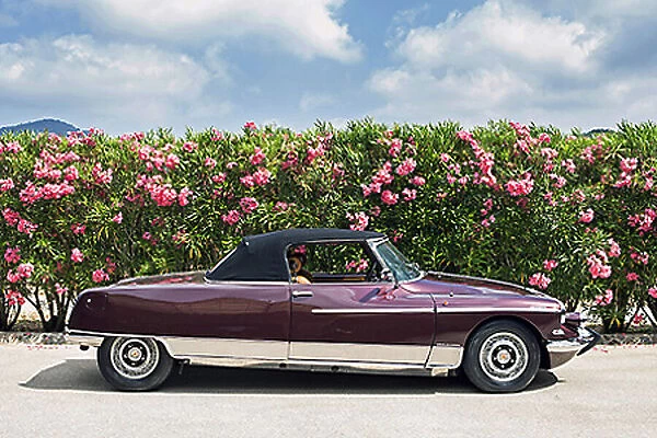 Citroen Chapron DS21 Le Caddy (convertible) 1965 Red dark
