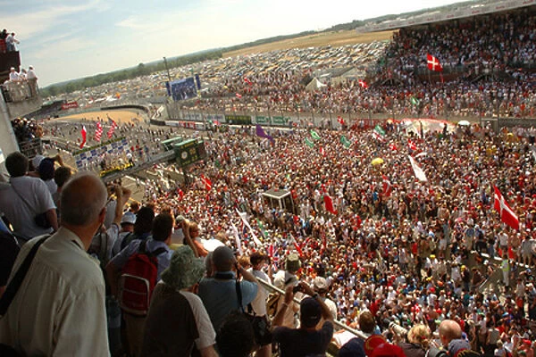 Crowd Scene Le Mans 2005 Le Mans