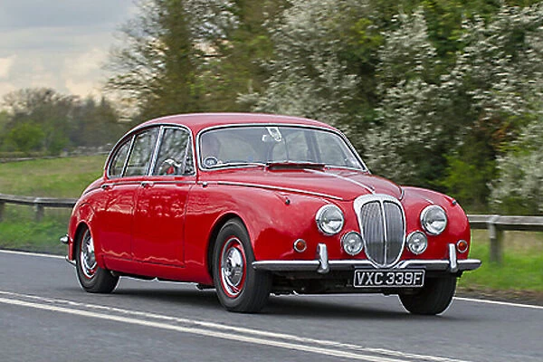 Daimler V8 250 (similar to Jag Mk. 2) 1967 Red
