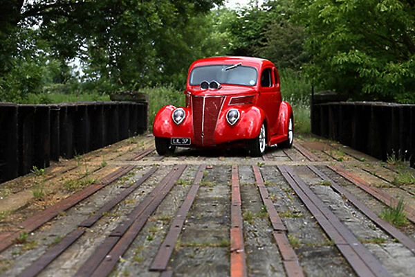 Ford Coupe (Supercharged Hot Rod) 1937 red