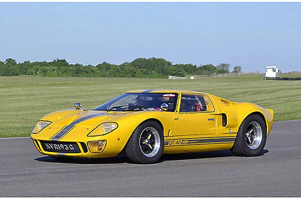 Ford GT40 (replica), 1969, Yellow