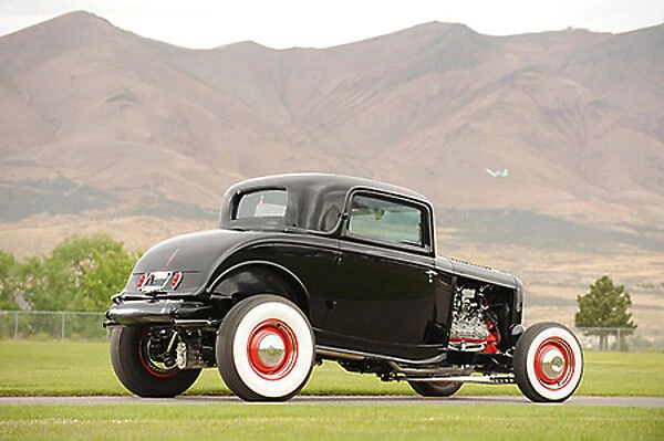 Ford (Hot Rod) 3-Window Coupe, 1932, Black