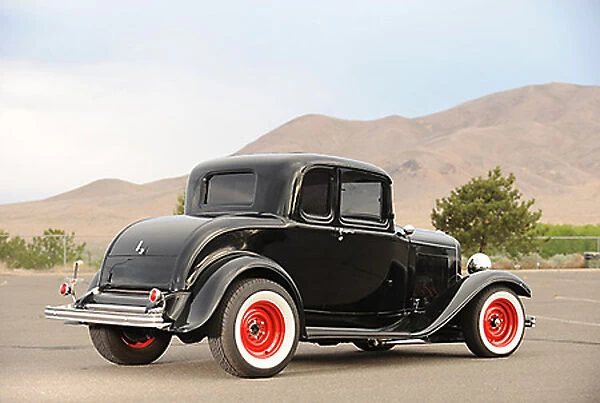 Ford (Hot Rod) 5-Window Coupe, 1932, Black