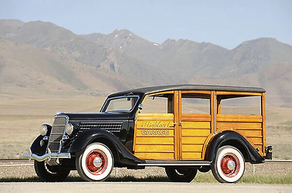 Ford Model 48 Deluxe Station Wagon 1935 Black & brown
