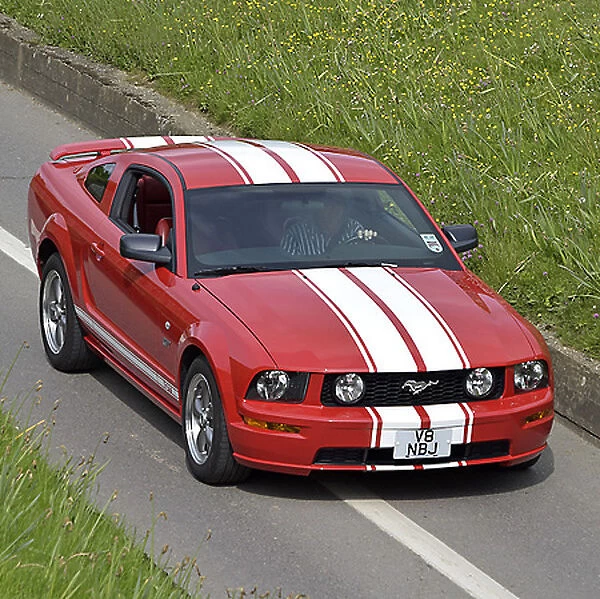 Ford Mustang GT 2006 Red white stripes