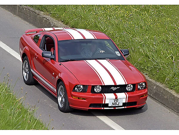Ford Mustang GT 2006 Red white stripes
