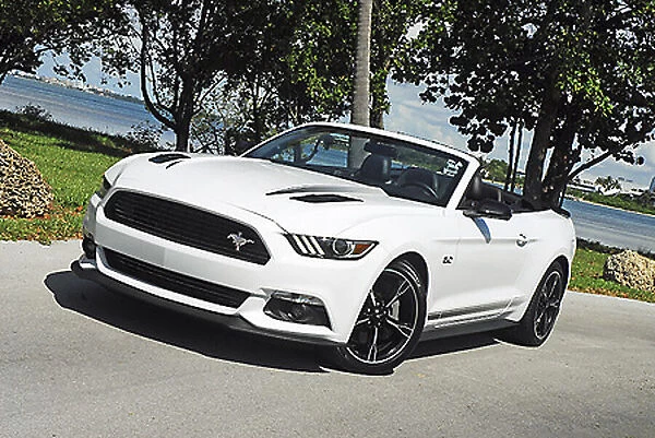Ford Mustang GT Convertible 2016 White