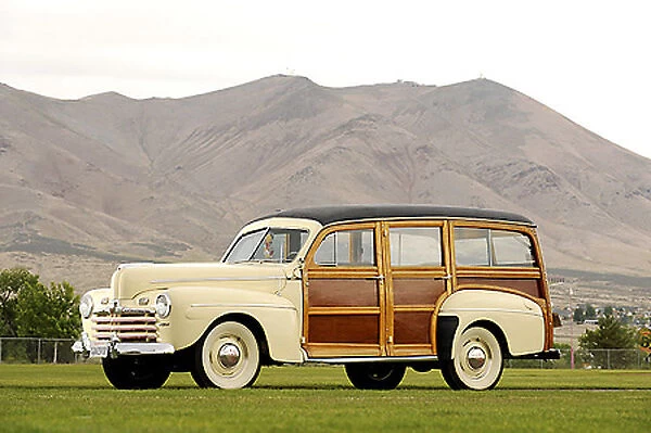 Ford Woodie Super Deluxe Station Wagon 1946 White & brown
