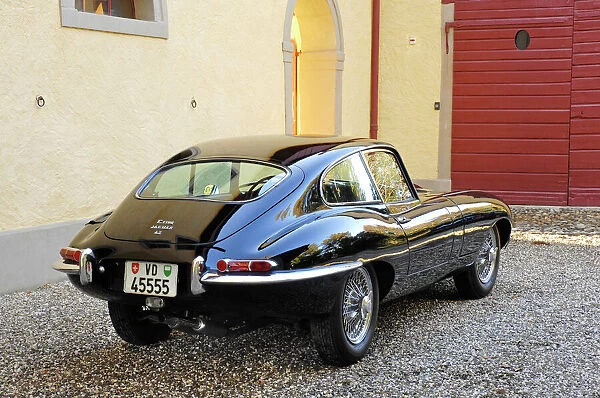 Jaguar E-Type 4. 2 Coupe 1967 Black