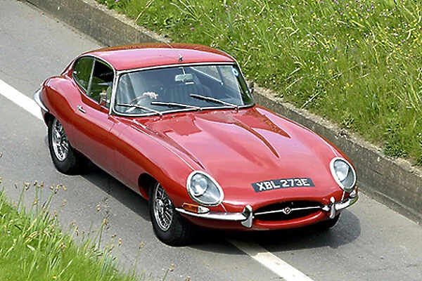 Jaguar E-Type 4. 2 Coupe 1967 Red