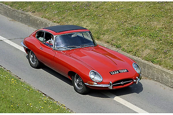 Jaguar E-Type Coupe 1968 Red