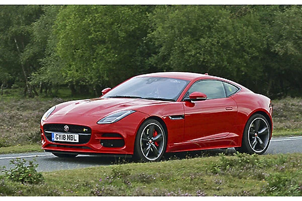 Jaguar F-Type R Coupe 2018 Red