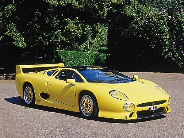 Jaguar XJ 220S (ex-Tom Walkinshaw), 1995, Yellow