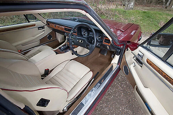 Jaguar XJS Eventer (estate) 1988 Red dark