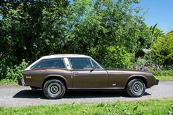 Jensen GT 1975 Brown metallic, and beige