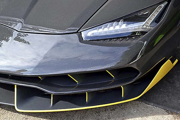 Lamborghini Centenario2017Grey (bare carbonfibre)& yellow