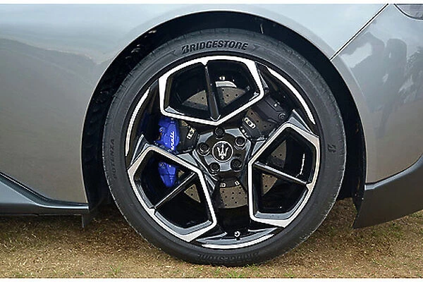 Maserati MC20 2022 Grey metallic, blue wheels